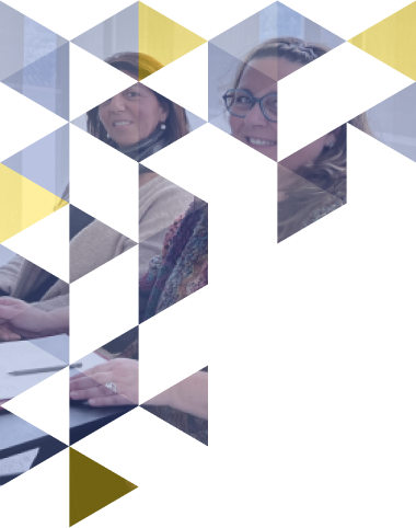 Formateurs de formation professionnelle guidant les apprenants