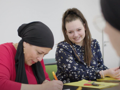 formation professionnelle Lyon apprenante en cours de formation