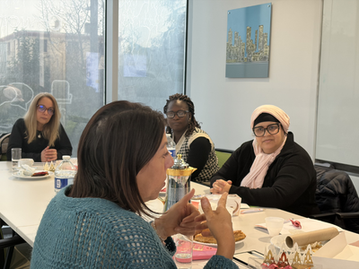 formation professionnelle Lyon apprenantes en salle de cours écoute formation